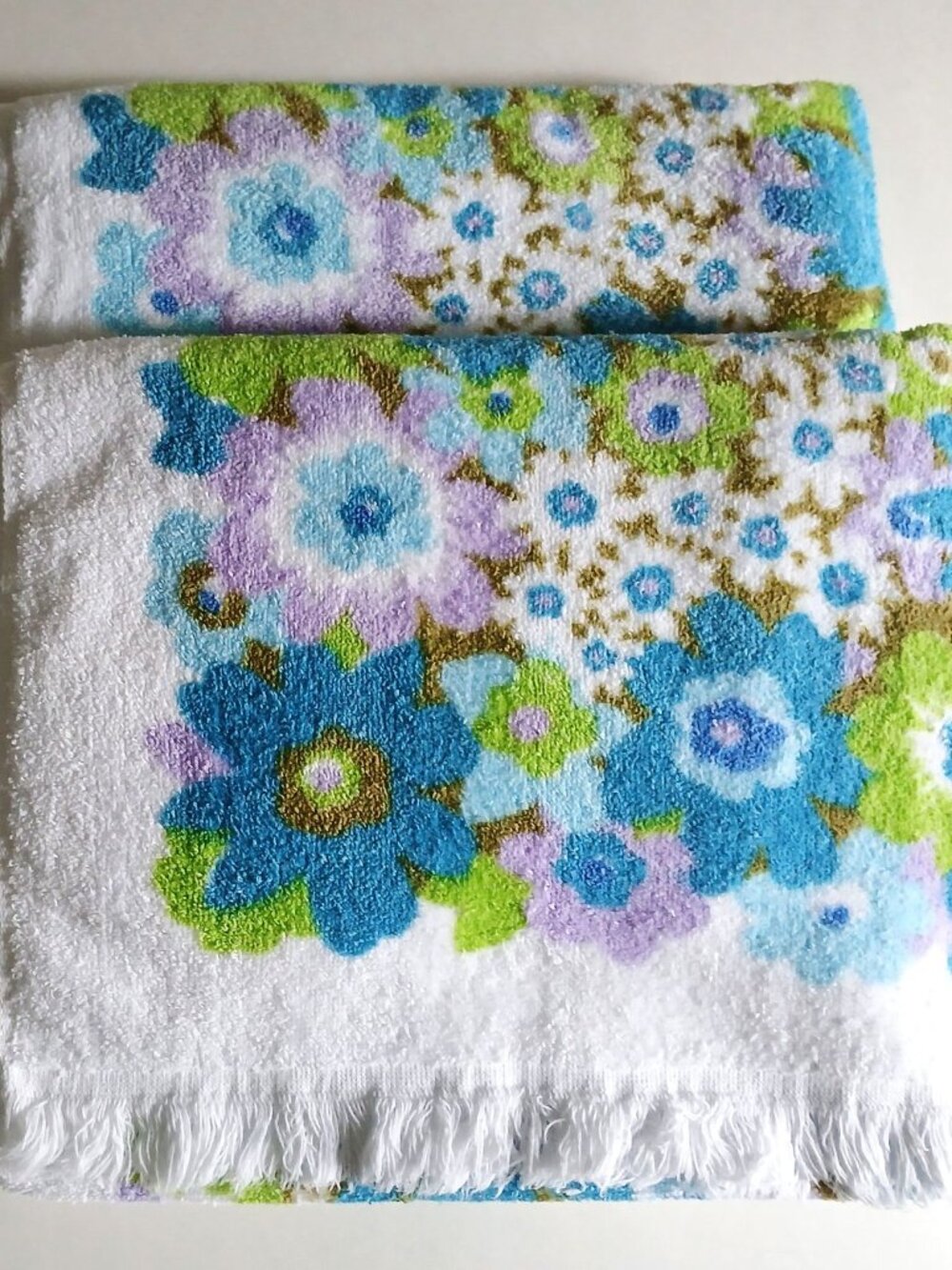 Vintage Mod Floral Springmaid Bath Towels - 1970s Flower Power, Pair